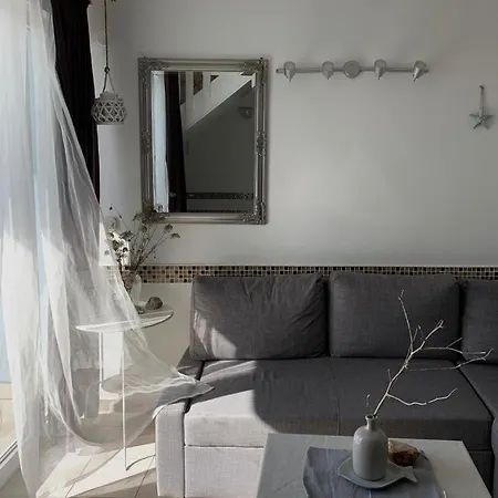 Helena Apartment *